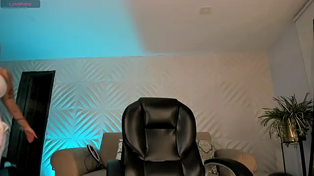 SophiePalmer online show from February 11, 2026, 11:59 am