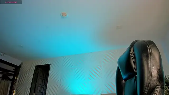 SophiePalmer online show from February 12, 2026, 8:04 pm