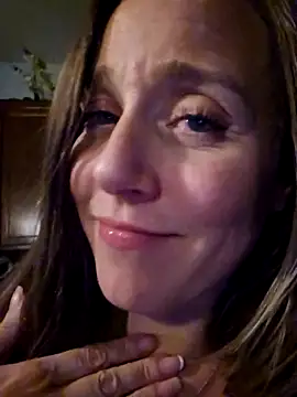 SkyelarSommer online show from March 22, 2026, 5:11 am