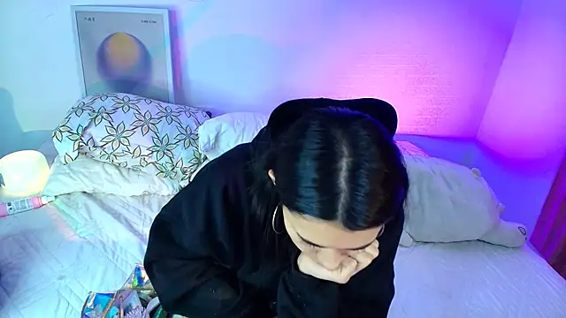 AmyOlimpo online show from April 4, 2026, 1:37 am