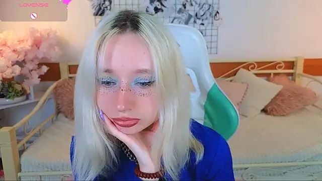 Katia Kim online show from April 17, 2026, 5:32 am