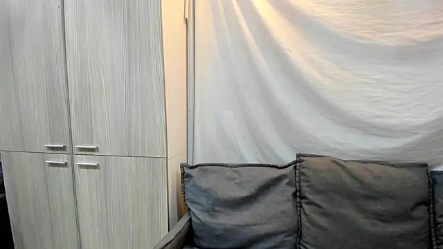 Mhelanny2 online show from April 3, 2026, 5:33 pm