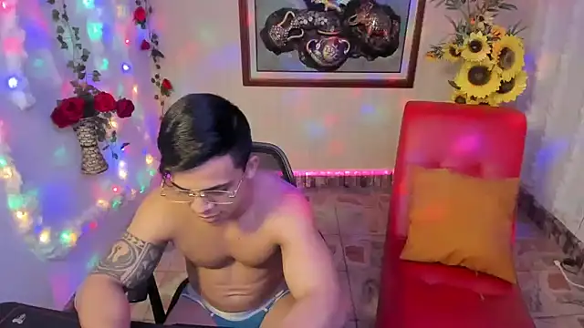 TheMuscularVenezuelanMan online show from March 4, 2025, 8:27 pm