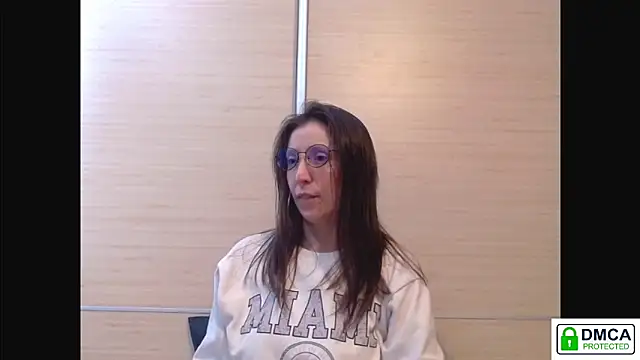 Snapshot of Sophi_Cute chatting on April 18, 2026, 11:47 am Sophi Cute online show from April 18, 2026, 11:47 am