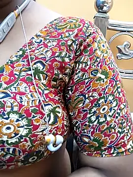 Snapshot of Sophiaboudi chatting on March 4, 2025, 5:03 pm Sophiaboudi online show from March 4, 2025, 5:03 pm