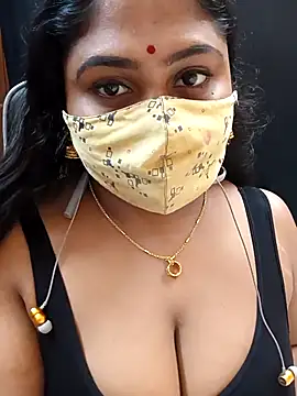 Snapshot of Sophiaboudi chatting on October 8, 2025, 5:43 pm Sophiaboudi online show from October 8, 2025, 5:43 pm