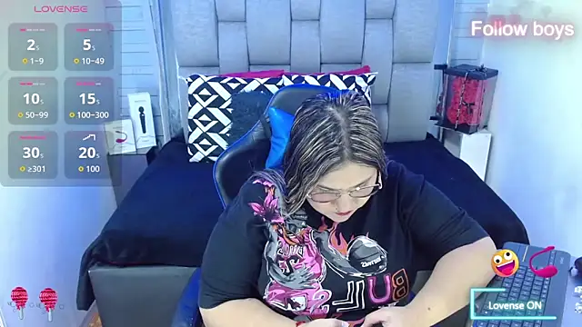 evelin zaens online show from October 17, 2025, 4:26 am