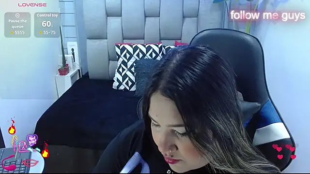 Snapshot of evelin_zaens chatting on June 26, 2026, 4:06 am evelin zaens online show from June 26, 2026, 4:06 am