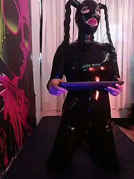 Snapshot of LatexDevil_Blondie chatting on June 23, 2026, 5:00 pm LatexDevil Blondie online show from June 23, 2026, 5:00 pm