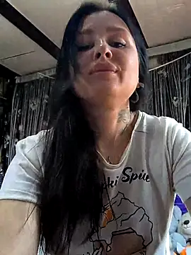 Snapshot of KikiXRed chatting on May 2, 2026, 8:19 am KikiXRed online show from May 2, 2026, 8:19 am