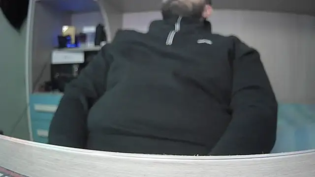 michele1500 online show from December 17, 2025, 4:57 pm