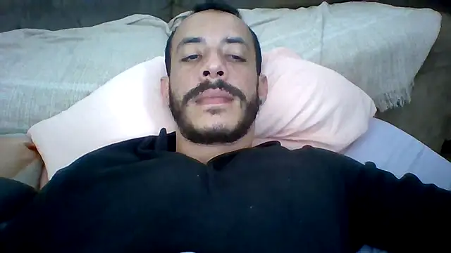 Snapshot of MachoScorpionCaralho chatting on April 25, 2026, 12:30 pm MachoScorpionCaralho online show from April 25, 2026, 12:30 pm