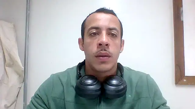 Snapshot of MachoScorpionCaralho chatting on June 3, 2026, 1:36 pm MachoScorpionCaralho online show from June 3, 2026, 1:36 pm
