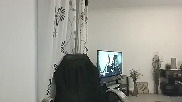 33ENG online show from October 29, 2025, 11:50 pm