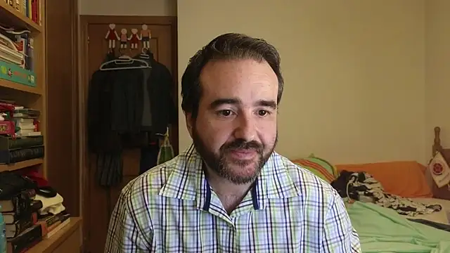 curiosillo83 online show from July 7, 2026, 2:21 pm