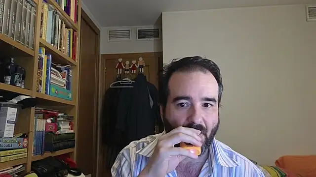 curiosillo83 online show from July 18, 2026, 9:46 am