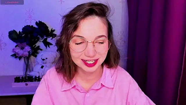 KindHazelHere  online show from February 11, 2026, 7:41 pm