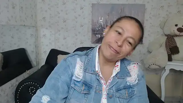 mature martina online show from May 27, 2026, 11:40 am
