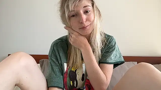 ivankai  online show from February 12, 2026, 3:23 am