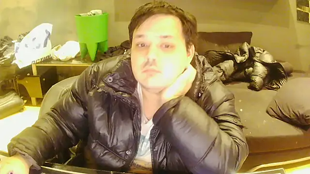 Snapshot of Bebemickey75 chatting on November 16, 2025, 8:47 pm Bebemickey75 online show from November 16, 2025, 8:47 pm