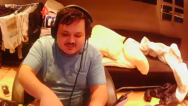 Snapshot of Bebemickey75 chatting on November 30, 2025, 12:25 am Bebemickey75 online show from November 30, 2025, 12:25 am