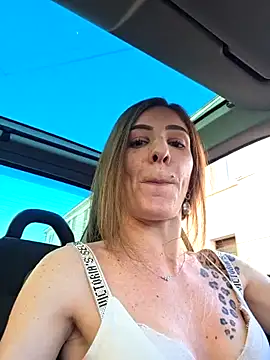 Snapshot of Ladykimberly_XOXO chatting on February 24, 2026, 3:32 pm Ladykimberly XOXO online show from February 24, 2026, 3:32 pm