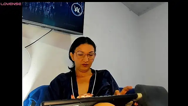 Snapshot of Angelblue_ chatting on April 22, 2026, 1:34 pm Angelblue online show from April 22, 2026, 1:34 pm
