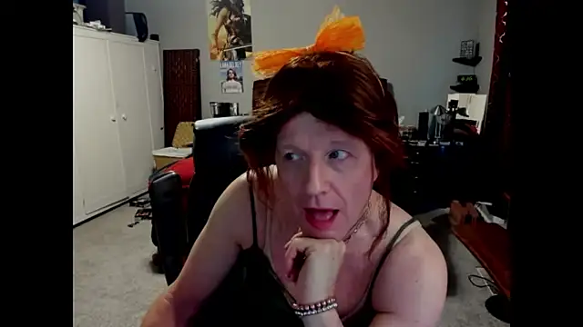 Snapshot of CharlotteAshton chatting on June 6, 2026, 11:37 am CharlotteAshton online show from June 6, 2026, 11:37 am
