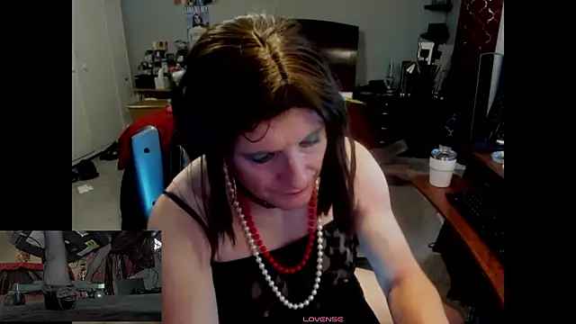 Snapshot of CharlotteAshton chatting on July 28, 2026, 2:13 pm CharlotteAshton online show from July 28, 2026, 2:13 pm
