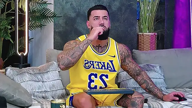 masterkingofmusclee online show from November 8, 2025, 9:31 am