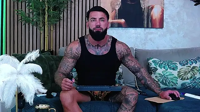 masterkingofmusclee online show from July 20, 2026, 8:17 am