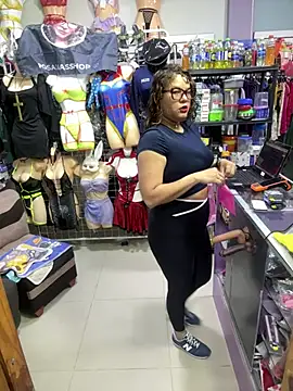ROSALIALUCY online show from June 19, 2026, 2:43 pm