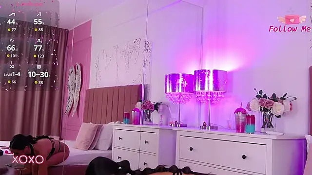 Snapshot of LaraKent chatting on November 12, 2025, 6:25 am LaraKent online show from November 12, 2025, 6:25 am