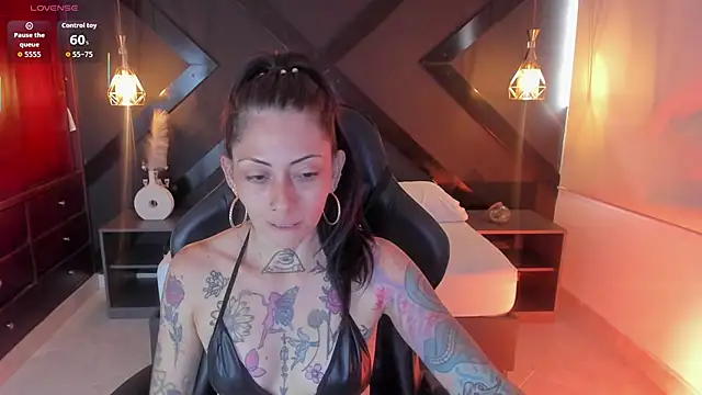 dark gotica online show from December 5, 2025, 7:32 pm