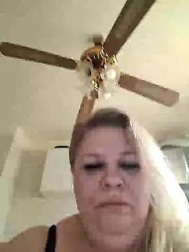 Snapshot of AriannaMilf chatting on December 5, 2025, 10:24 am AriannaMilf online show from December 5, 2025, 10:24 am