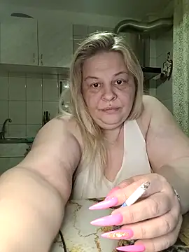 Snapshot of AriannaMilf chatting on April 8, 2026, 9:04 pm AriannaMilf online show from April 8, 2026, 9:04 pm