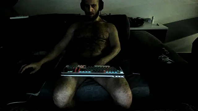 Hugealphabeast online show from November 30, 2025, 5:28 pm