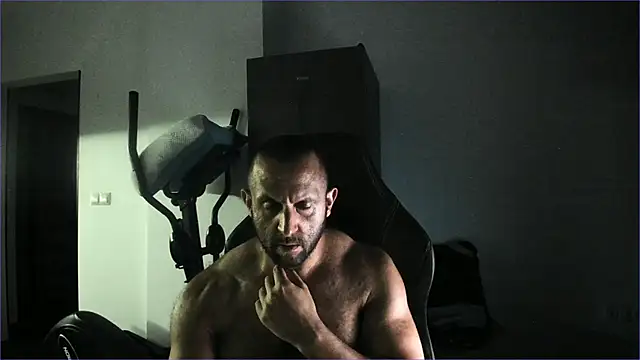 Snapshot of Hugealphabeast chatting on July 21, 2026, 6:32 pm Hugealphabeast online show from July 21, 2026, 6:32 pm