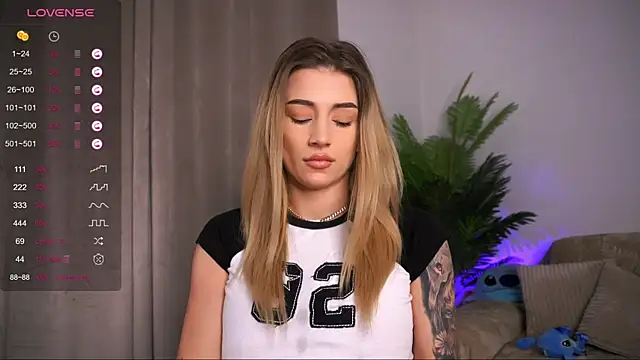 AishaCarter online show from February 11, 2025, 9:35 pm