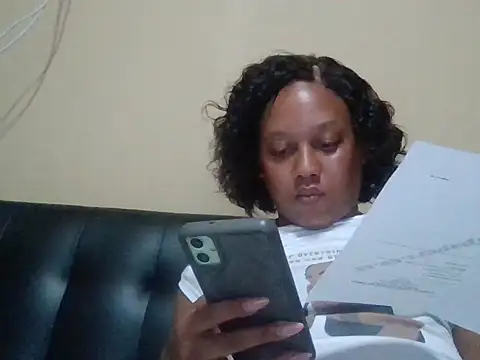 Snapshot of ShooingBunch chatting on October 8, 2025, 1:09 pm ShooingBunch online show from October 8, 2025, 1:09 pm