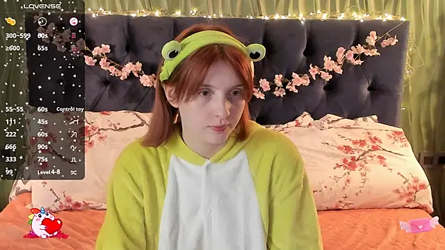 Snapshot of AliceLanley chatting on September 30, 2025, 11:15 am AliceLanley online show from September 30, 2025, 11:15 am