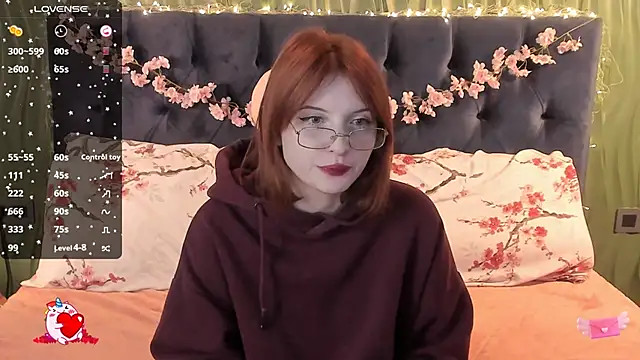 Snapshot of AliceLanley chatting on October 1, 2025, 12:11 pm AliceLanley online show from October 1, 2025, 12:11 pm