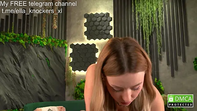 Snapshot of ella_knockers_xl chatting on October 6, 2025, 3:31 pm ella knockers xl online show from October 6, 2025, 3:31 pm