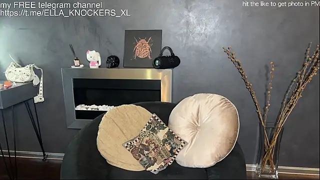 Snapshot of ella_knockers_xl chatting on October 26, 2025, 12:55 pm ella knockers xl online show from October 26, 2025, 12:55 pm