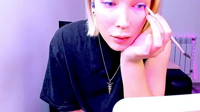 dollmore online show from November 29, 2025, 2:58 am