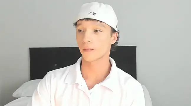 Snapshot of angelcortes chatting on February 28, 2025, 5:15 am angelcortes online show from February 28, 2025, 5:15 am