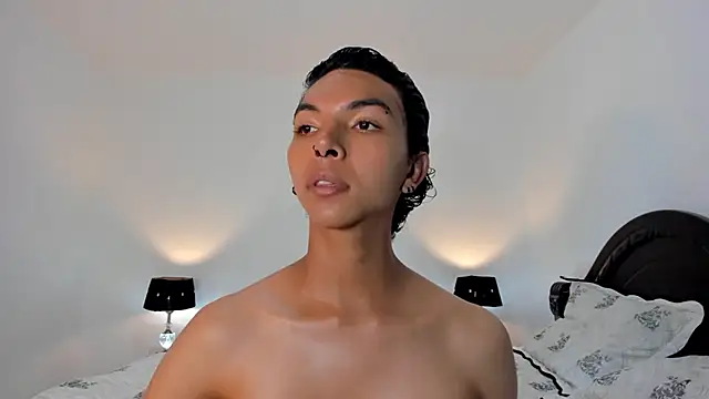 Snapshot of xhenisa_ chatting on January 12, 2025, 9:40 pm xhenisa online show from January 12, 2025, 9:40 pm