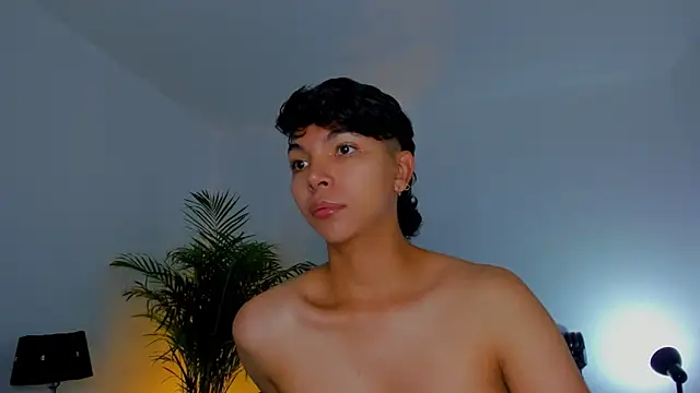 Snapshot of xhenisa_ chatting on September 25, 2025, 6:33 pm xhenisa online show from September 25, 2025, 6:33 pm