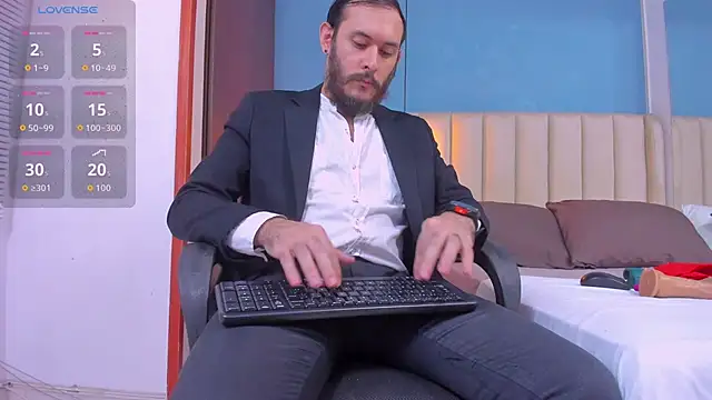 jeanpiere  online show from September 30, 2025, 3:33 am