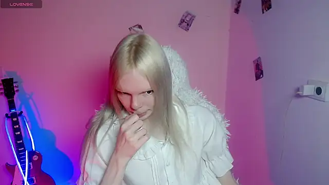 Snapshot of Emily_Nyaffee chatting on April 4, 2026, 4:26 pm Emily Nyaffee online show from April 4, 2026, 4:26 pm